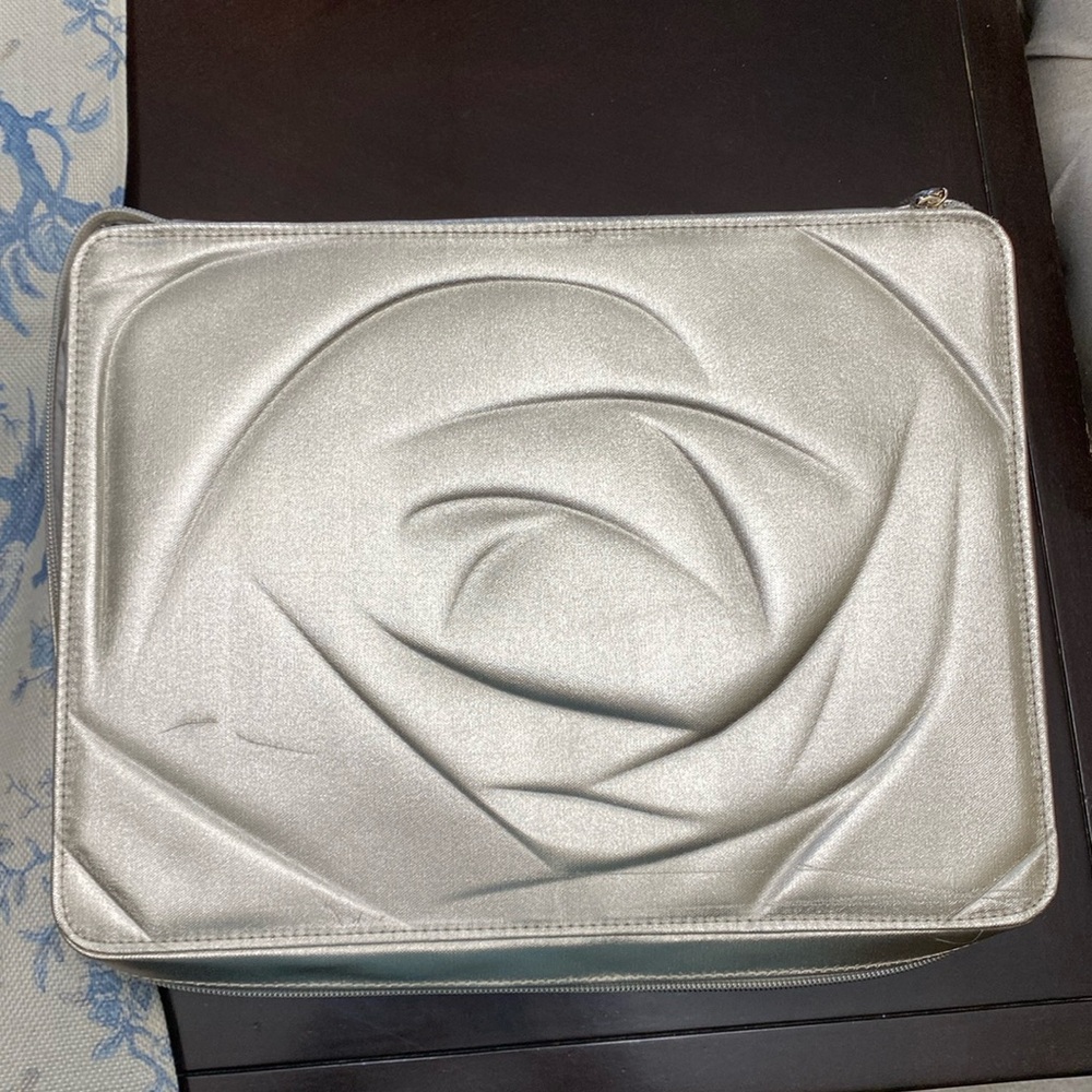 Lancôme gold case